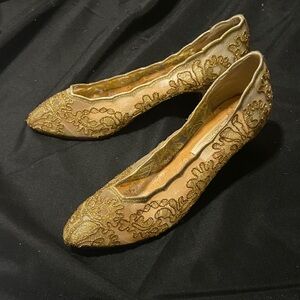 Vintage FREDERICO LEONE Gold Embroidered Kitten Heels